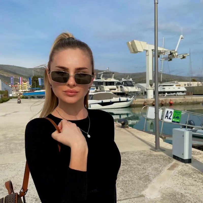 LAVISH Dash – crni okvir, zeleno staklo - sunčane naočale