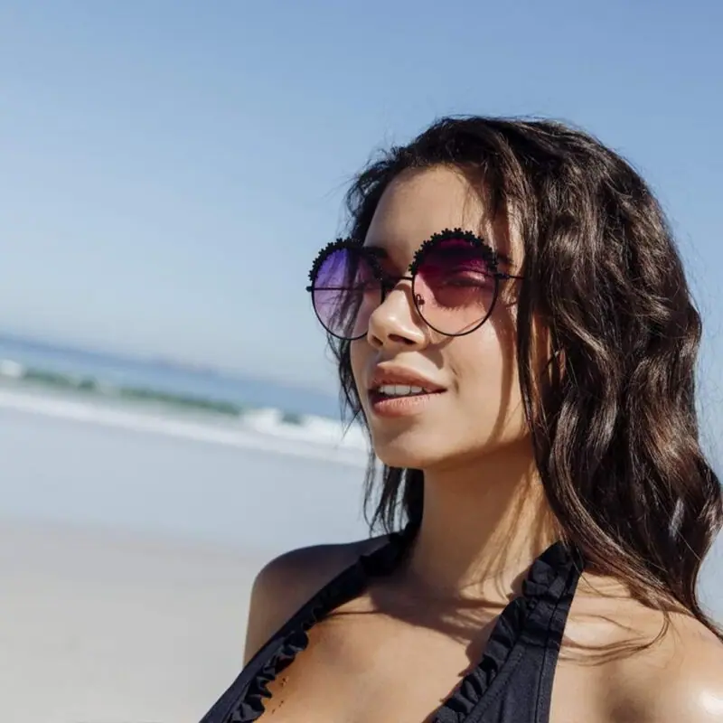 LAVISH Jasmine – crni okvir, ljubičasto-ružičasto staklo - sunčane naočale