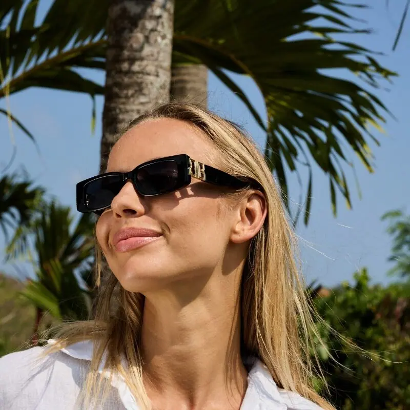 LAVISH Stylish – bijeli okvir, crno staklo - sunčane naočale