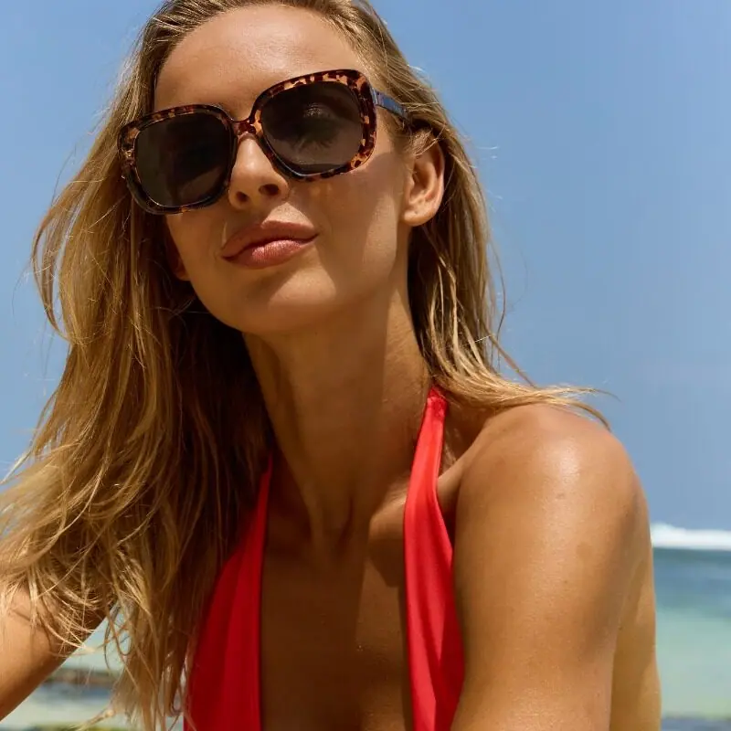 LAVISH Breezy – crno-bež okvir, smeđe staklo s prelazom - sunčane naočale